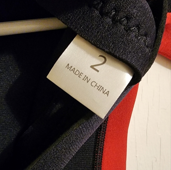 Kids Wetsuit for Boys Black/Red Full Suit Back Zip Size 2 Neoprene Sea Skin - Picture 3 of 7